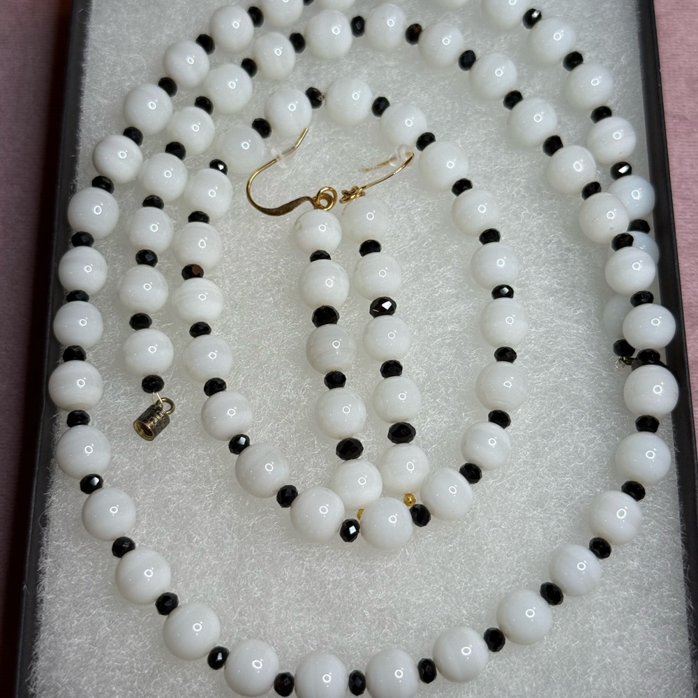 Vintage Black & White Beaded Jewelry Set